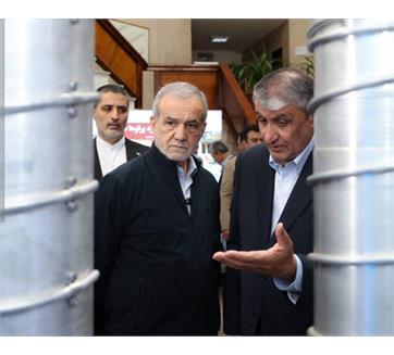 بازدید رئیس‌جمهور از سازمان انرژی اتمی و نمایشگاه دستاوردهای نوین صنعت هسته‌ای
