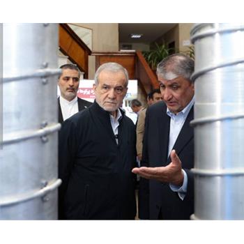 بازدید رئیس‌جمهور از سازمان انرژی اتمی و نمایشگاه دستاوردهای نوین صنعت هسته‌ای